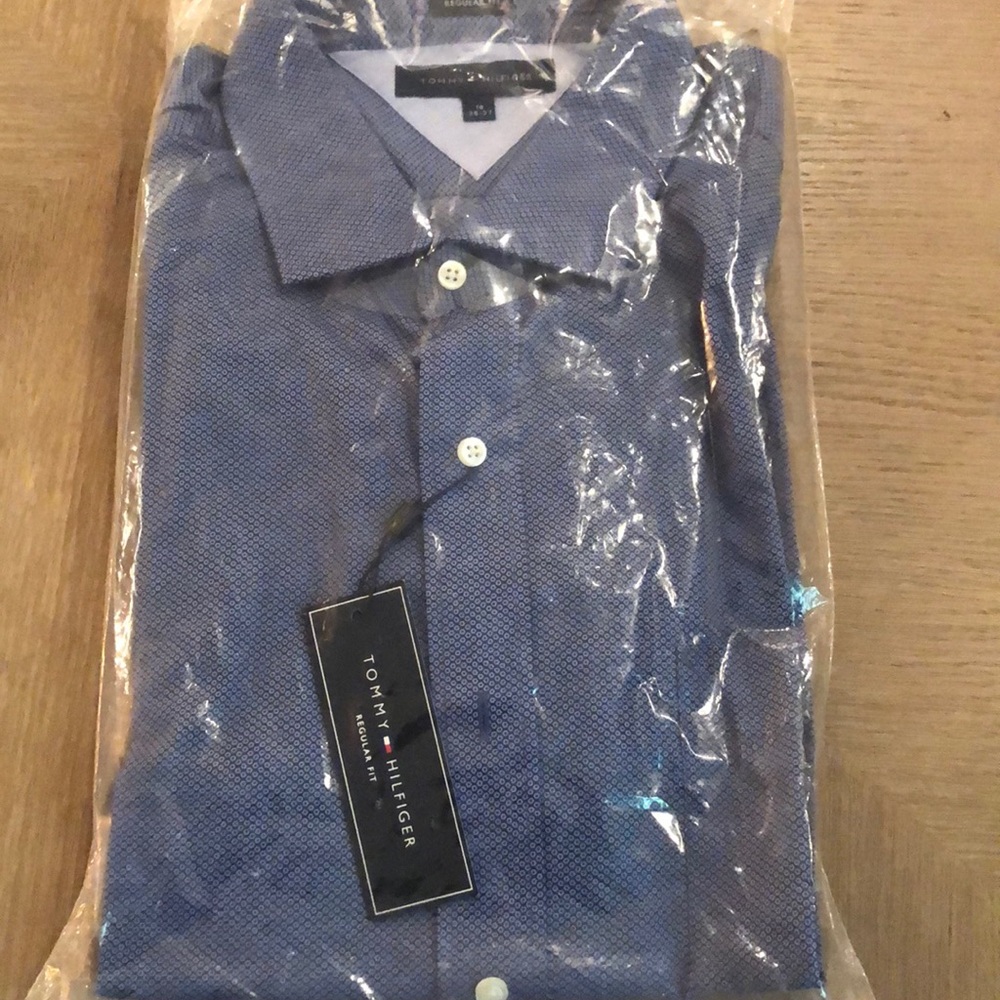 Men’s Tommy Hilfiger button down.